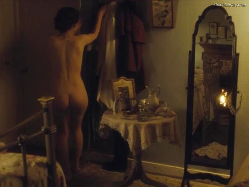 Emily Browning photo 18 of 103