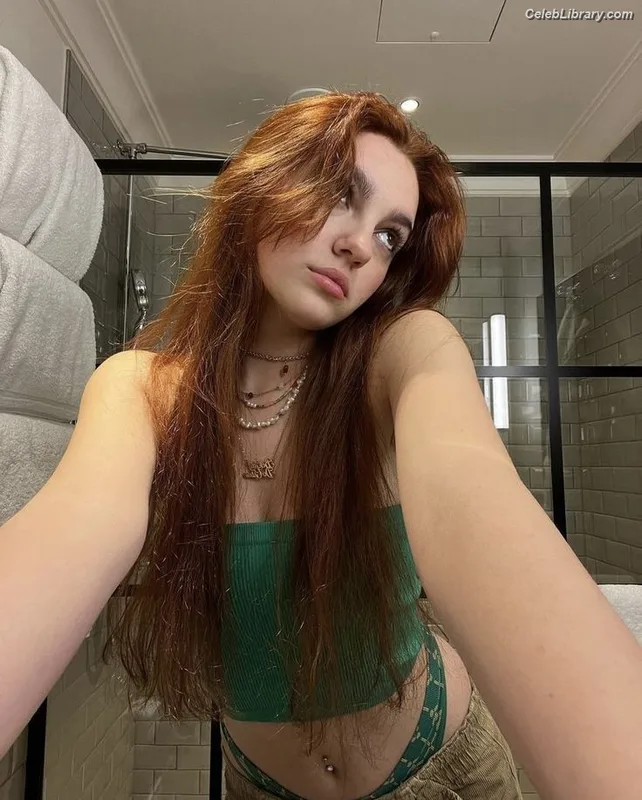 Emily Carey photo 19 of 71