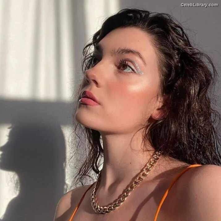 Emily Carey photo 1 of 71