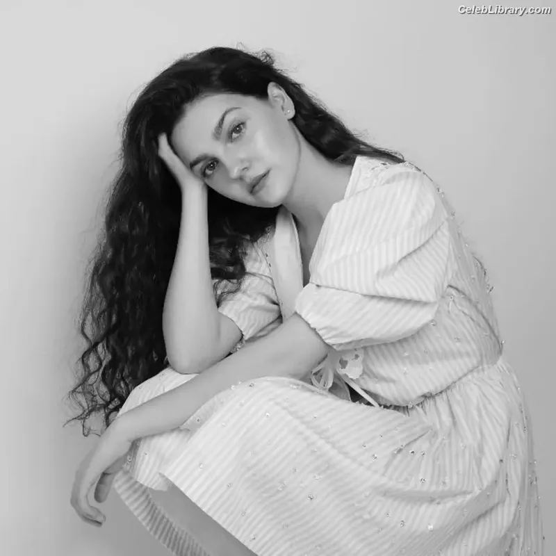 Emily Carey photo 7 of 71