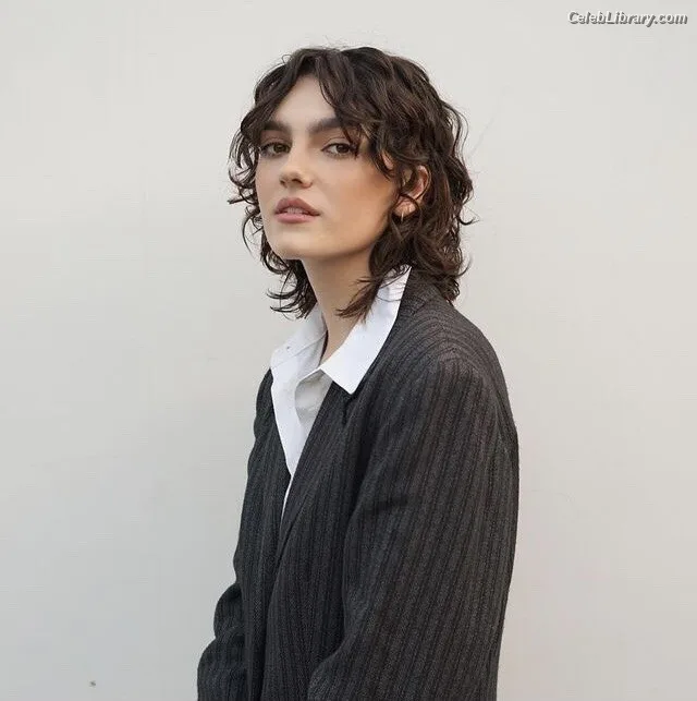 Emily Carey photo 15 of 71