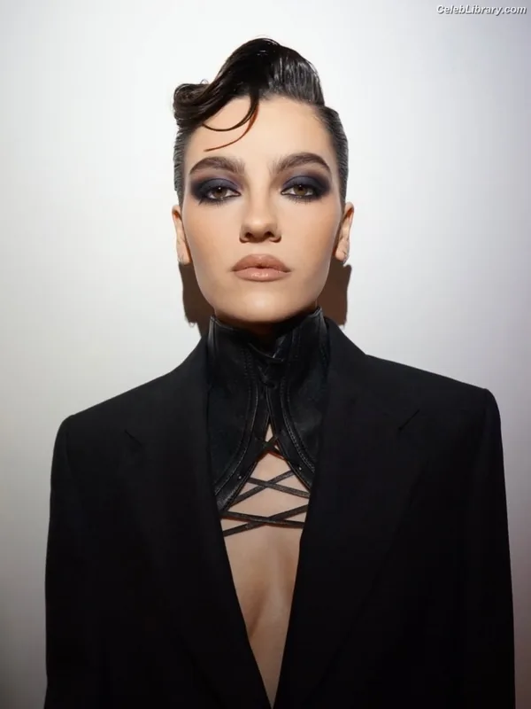 Emily Carey photo 18 of 71