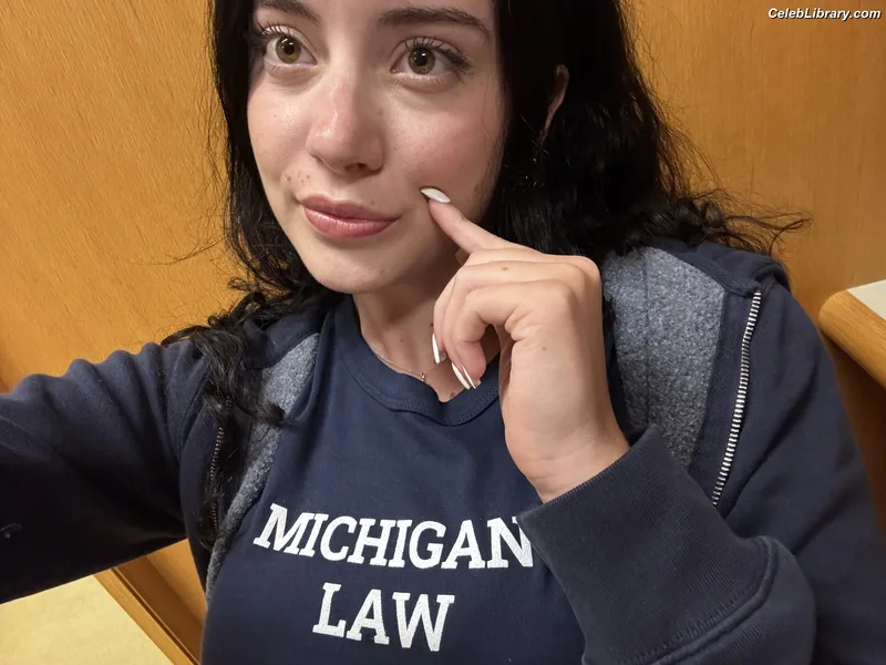 Emily Cocea photo 12 of 1184