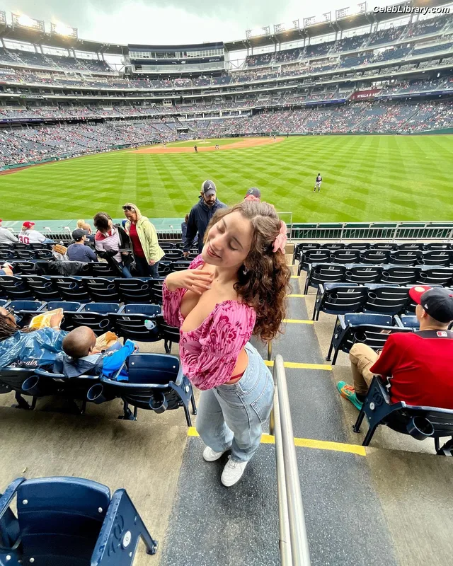 Emily Cocea photo 8 of 1184