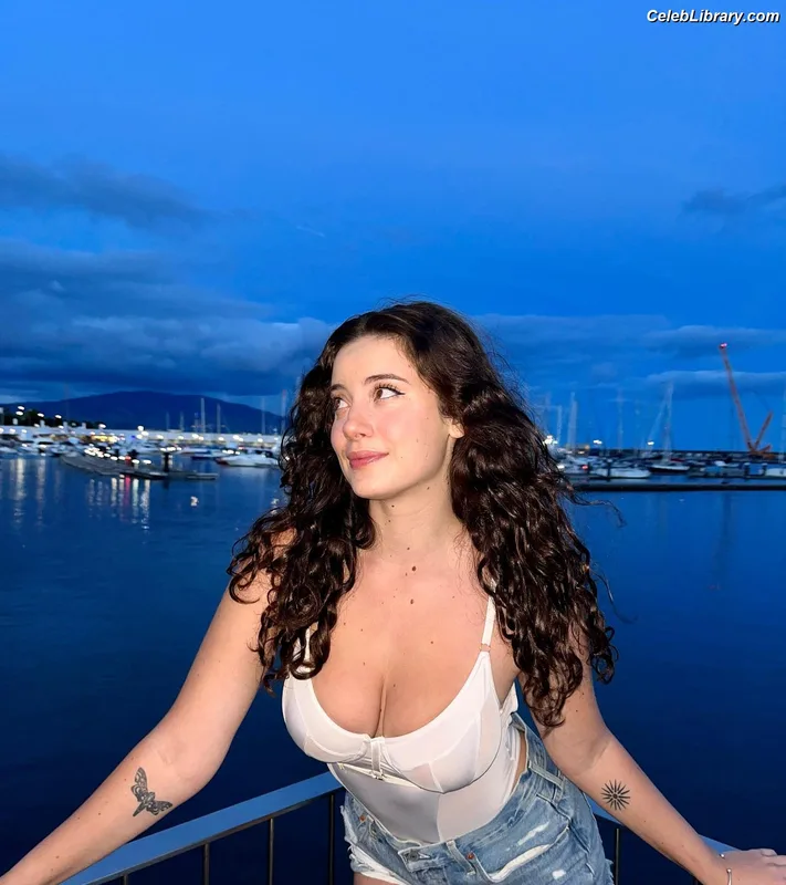 Emily Cocea photo 3 of 1184