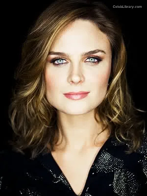 Emily Deschanel photo 13 of 17