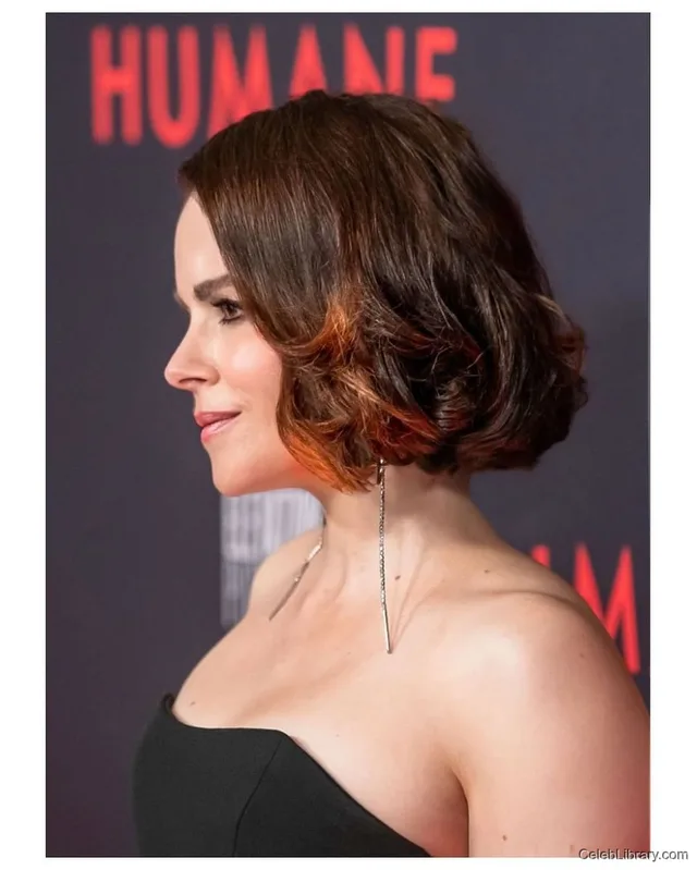 Emily Hampshire photo 1 of 35