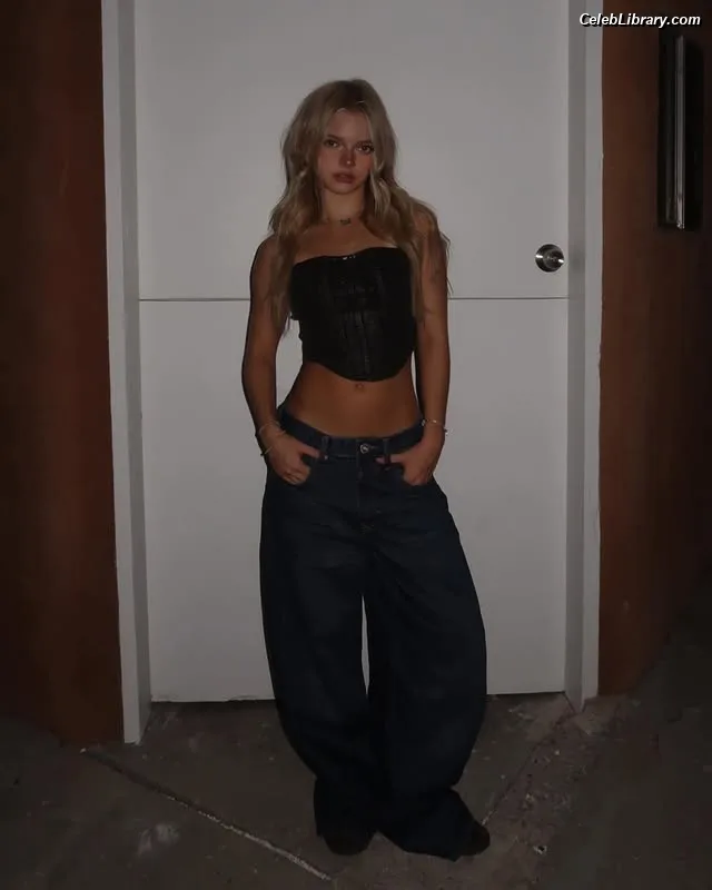 Emily Kelavos photo 10 of 96