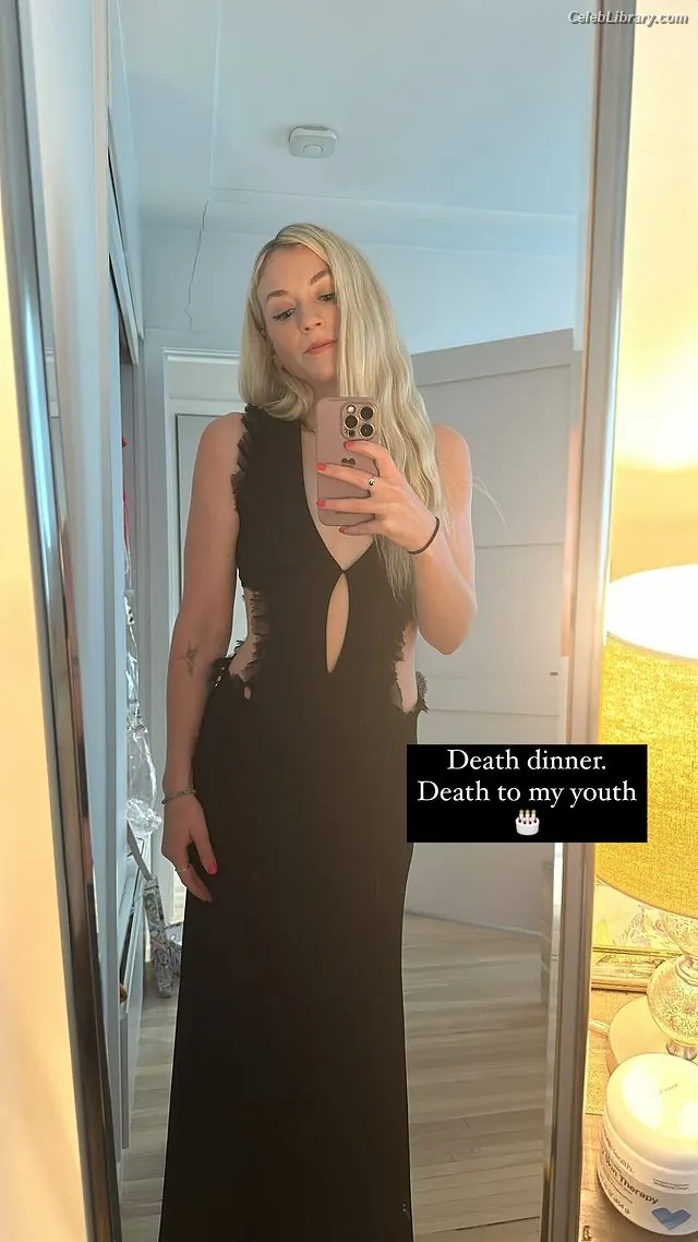 Emily Kinney photo 8 of 190
