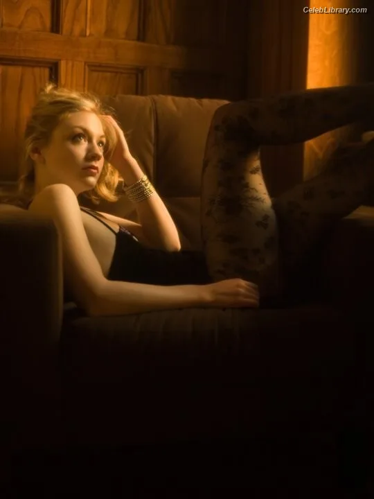 Emily Kinney photo 9 of 191