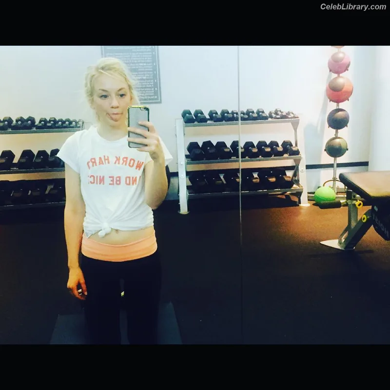 Emily Kinney photo 17 of 191