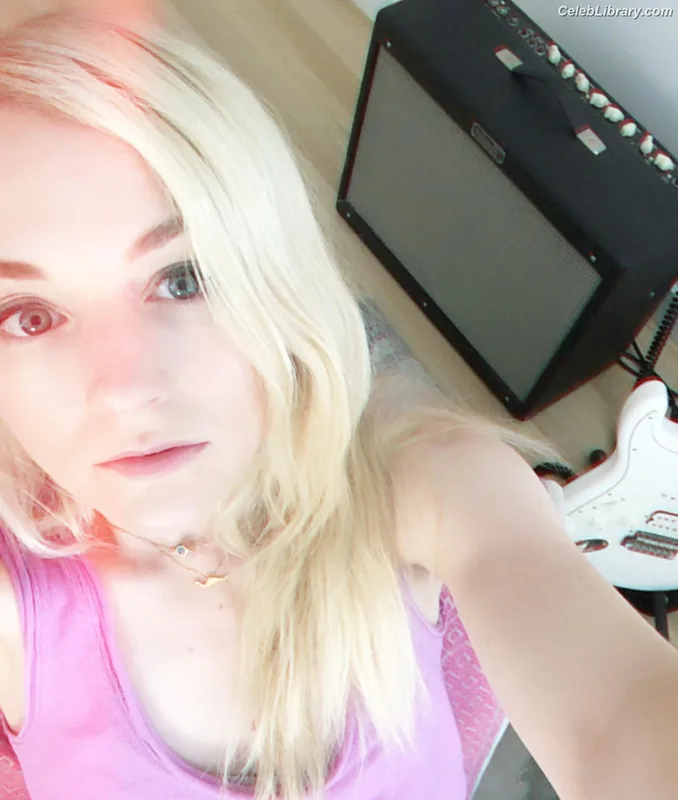 Emily Kinney photo 20 of 191