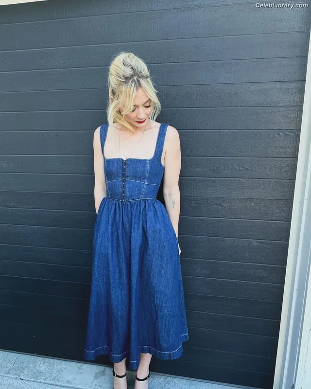 Emily Kinney photo 6 of 191