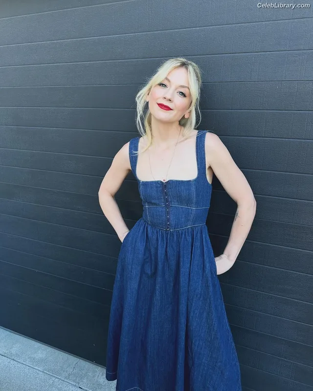 Emily Kinney photo 7 of 191