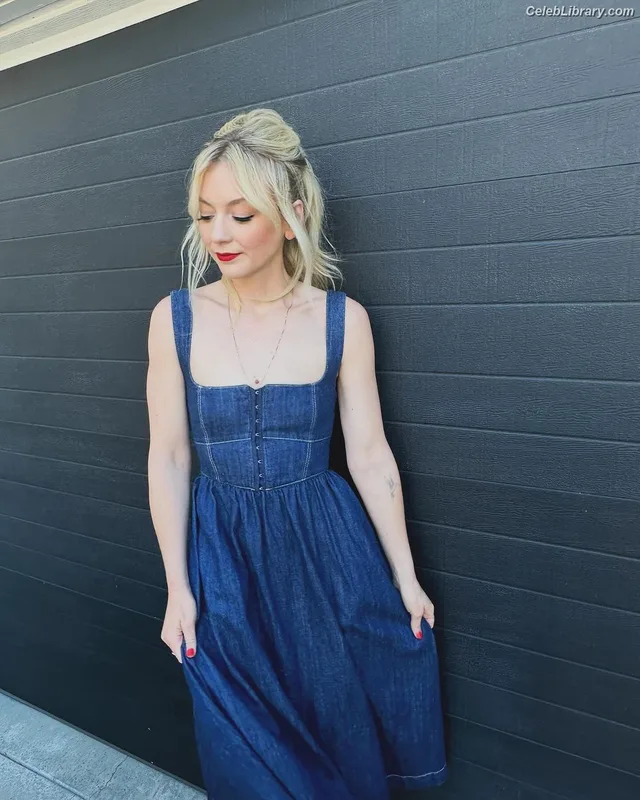 Emily Kinney photo 9 of 191