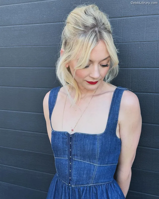 Emily Kinney photo 10 of 191