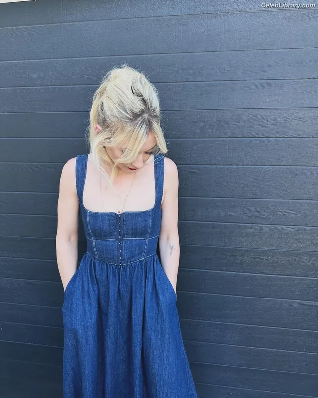Emily Kinney photo 12 of 191