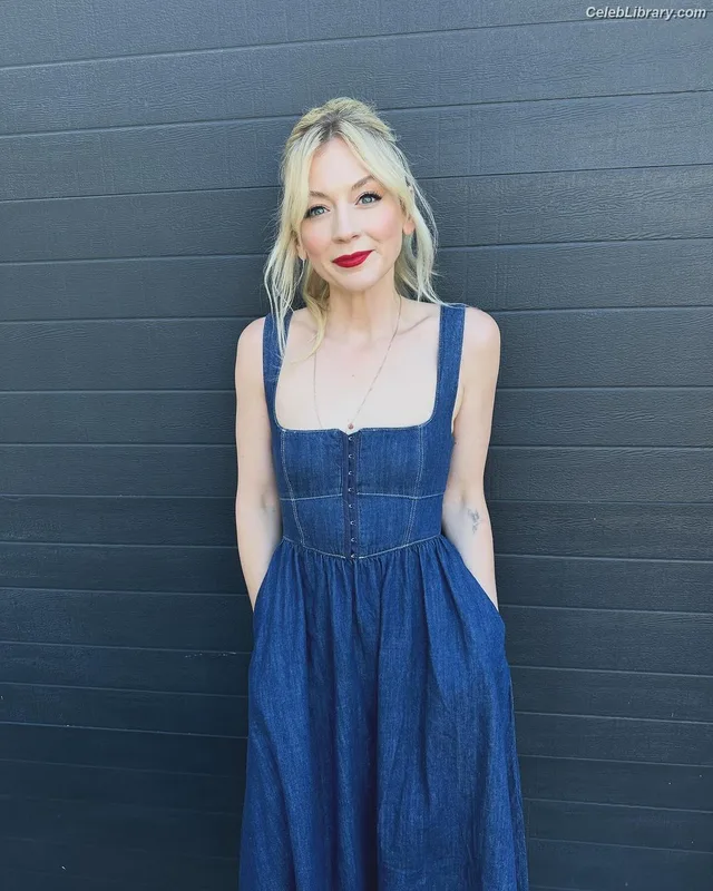 Emily Kinney photo 14 of 191