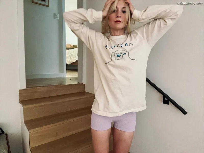 Emily Kinney photo 17 of 191