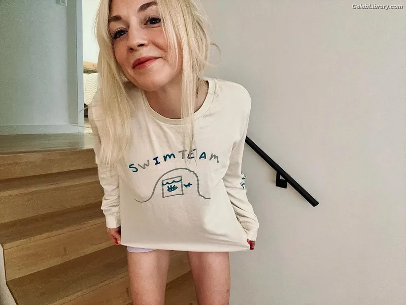 Emily Kinney photo 18 of 191