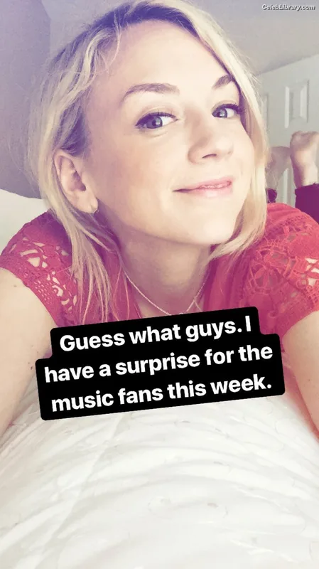 Emily Kinney photo 19 of 191