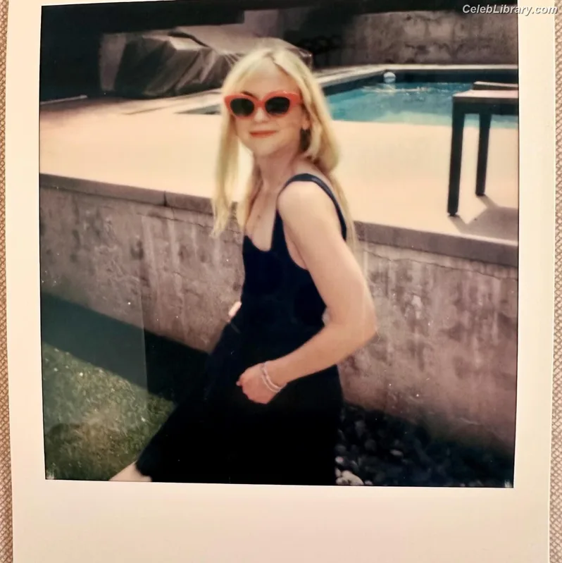 Emily Kinney photo 12 of 191