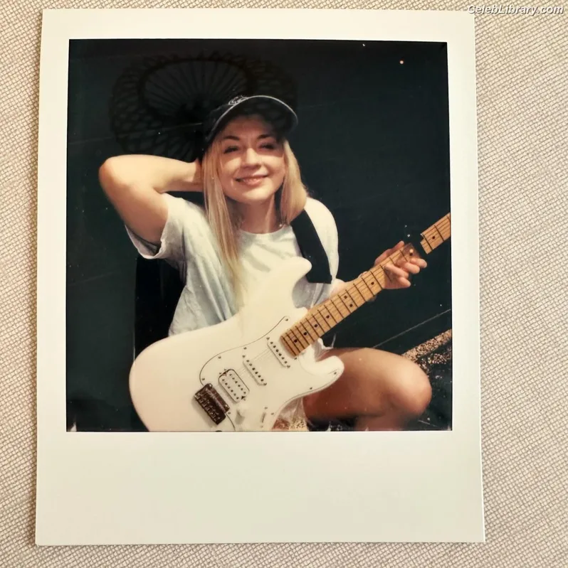 Emily Kinney photo 13 of 191