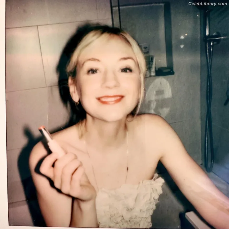 Emily Kinney photo 14 of 191