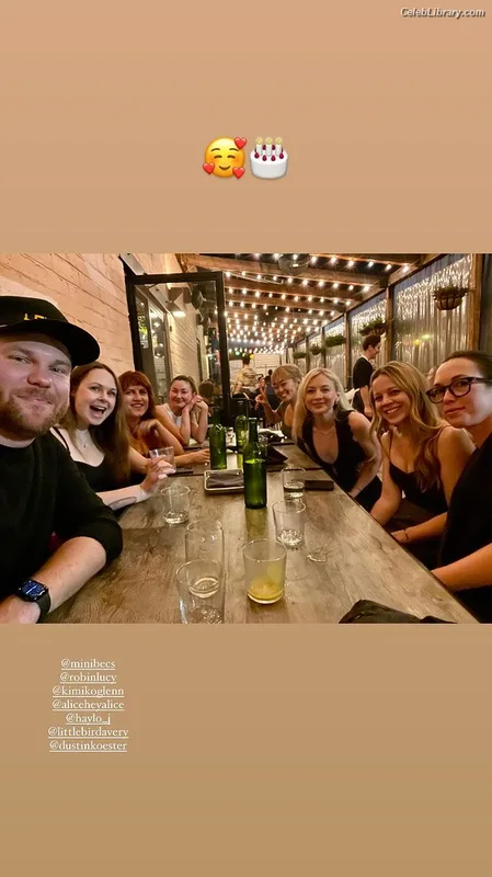 Emily Kinney photo 3 of 191