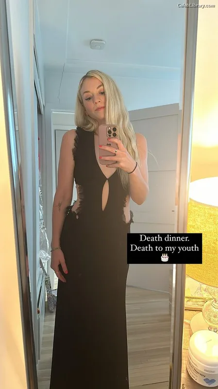 Emily Kinney photo 8 of 191