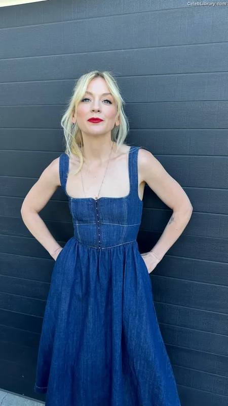 Emily Kinney photo 9 of 191