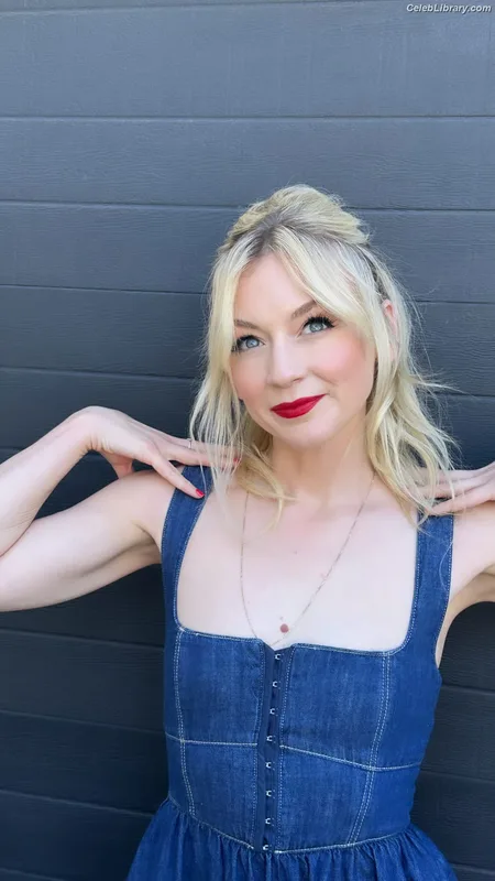 Emily Kinney photo 11 of 191