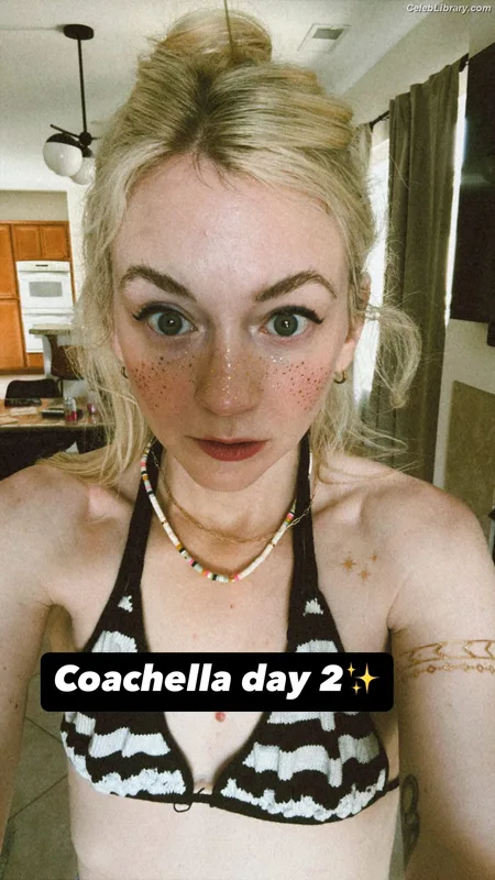 Emily Kinney photo 14 of 191