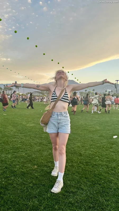 Emily Kinney photo 20 of 191