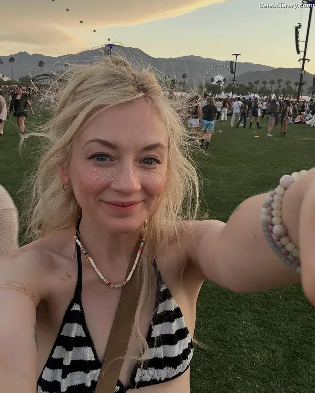 Emily Kinney photo 22 of 191