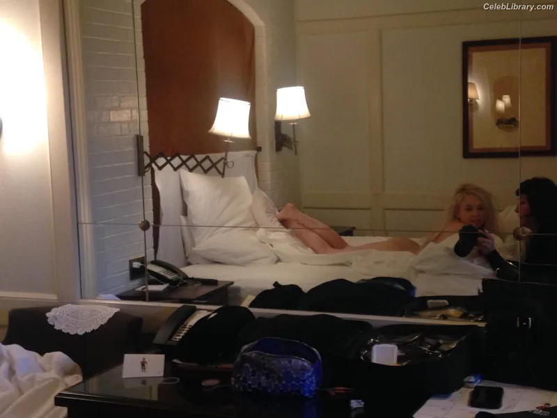 Emily Kinney photo 14 of 191