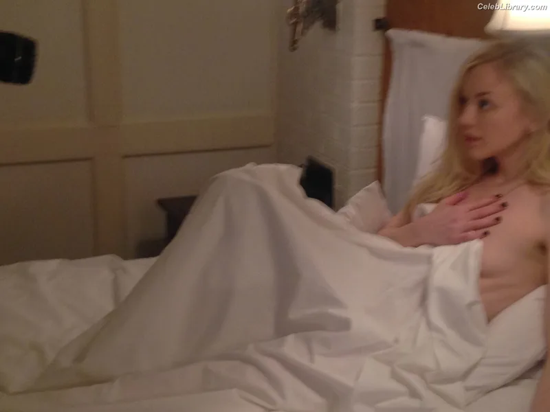 Emily Kinney photo 15 of 191
