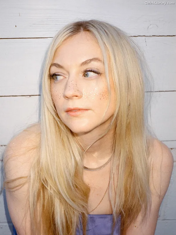 Emily Kinney photo 22 of 191