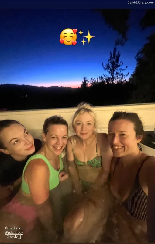 Emily Kinney photo 9 of 191