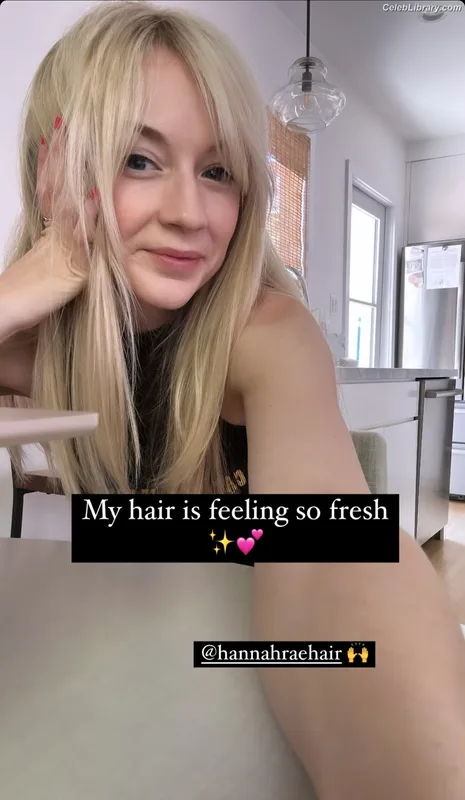 Emily Kinney photo 12 of 191