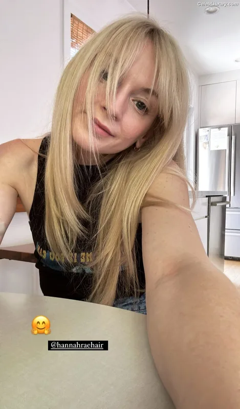 Emily Kinney photo 13 of 191