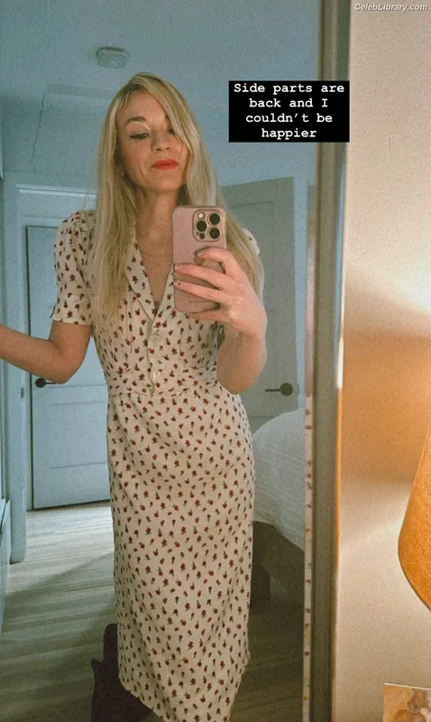 Emily Kinney photo 11 of 191
