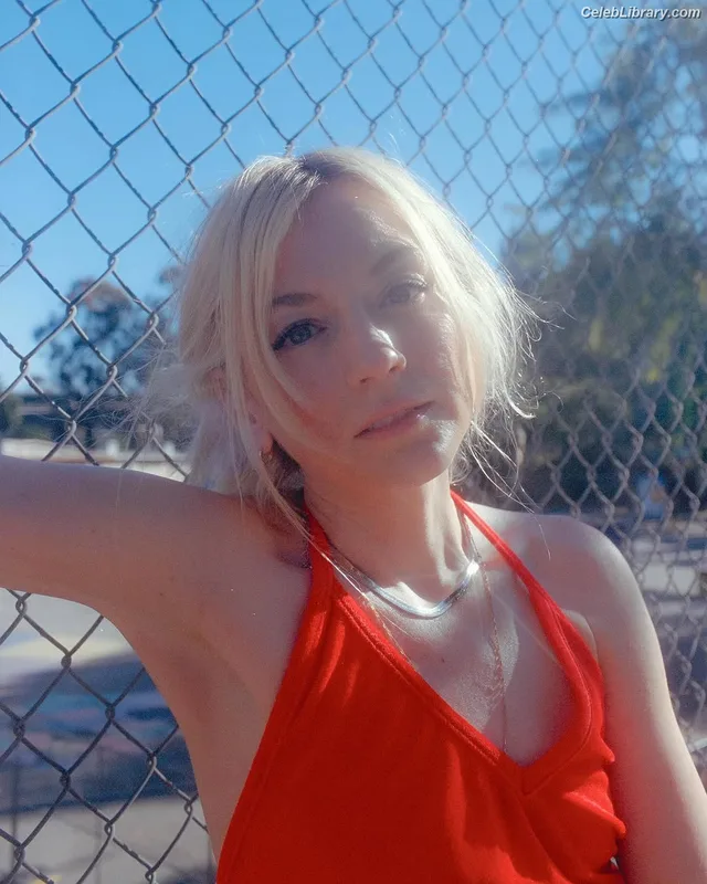 Emily Kinney photo 15 of 191