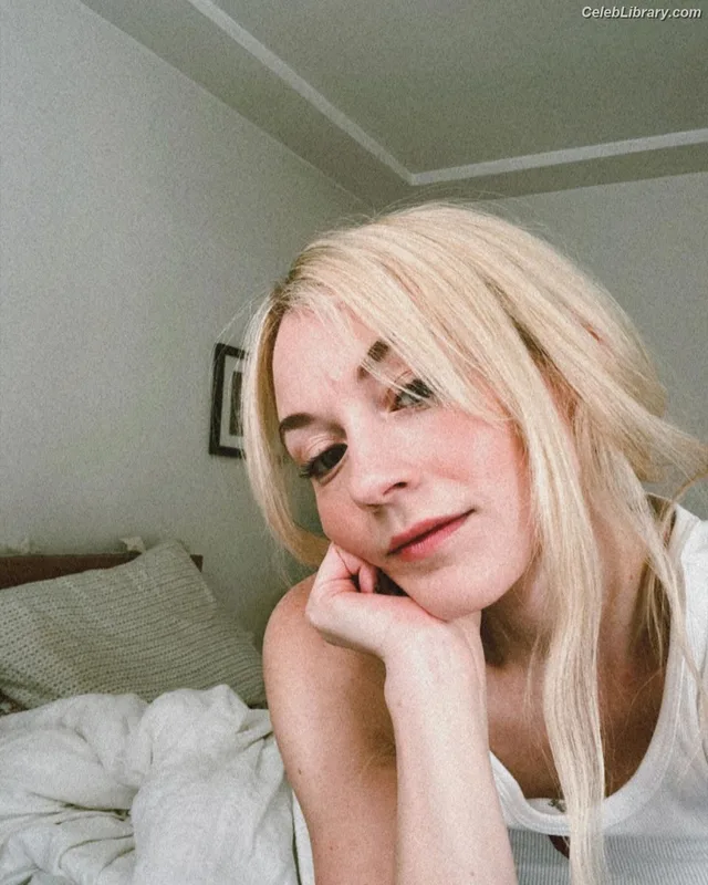 Emily Kinney photo 17 of 191