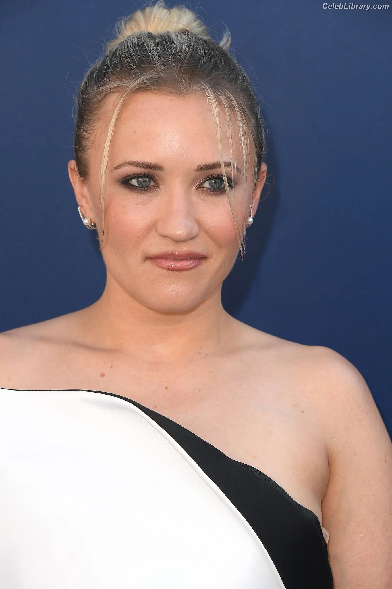 Emily Osment photo 15 of 418