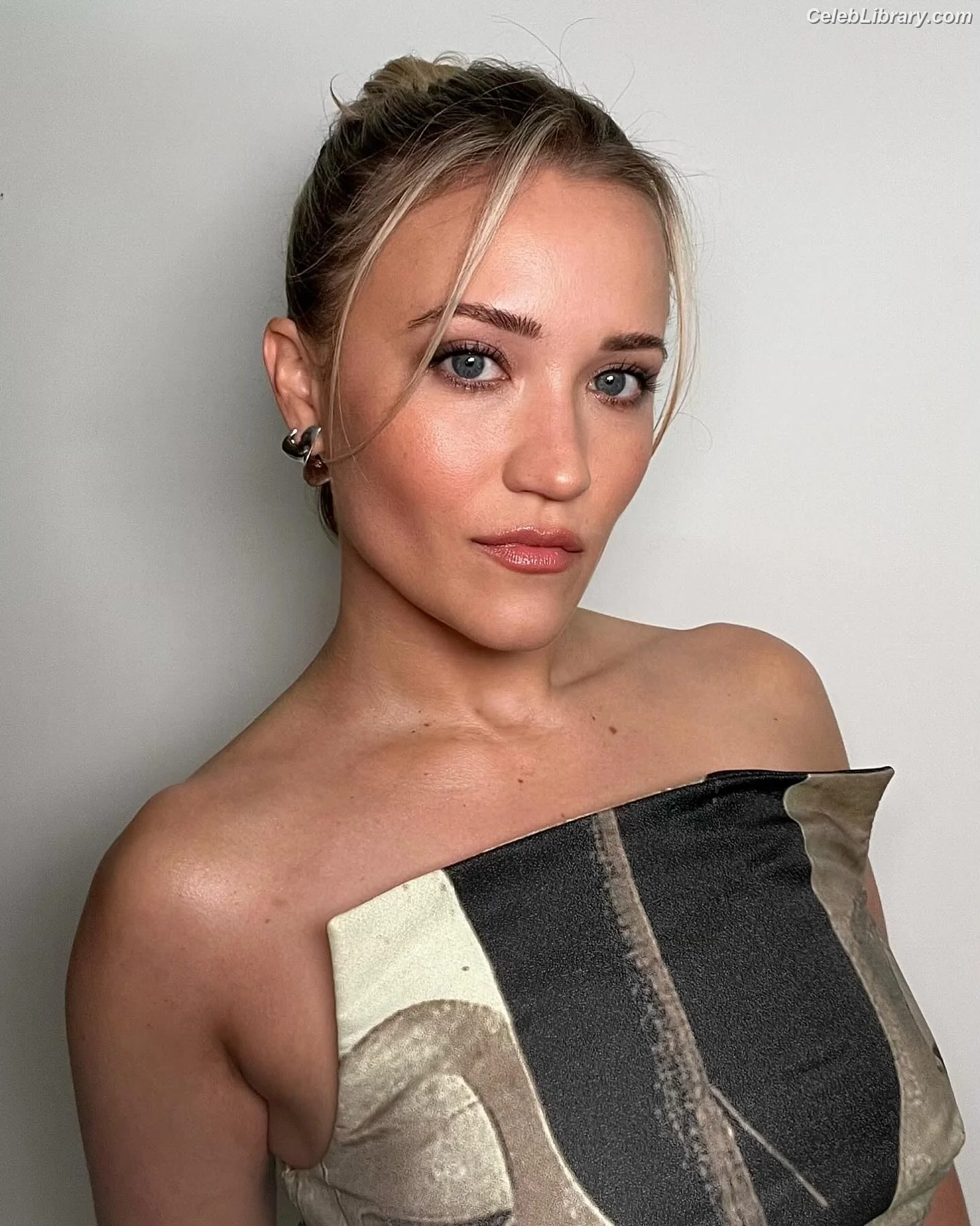Emily Osment photo 22 of 418