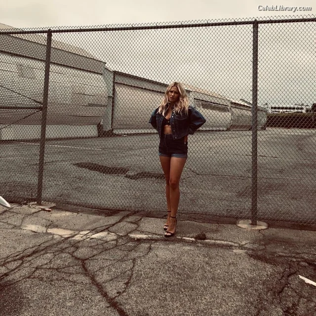 Emily Osment photo 8 of 418
