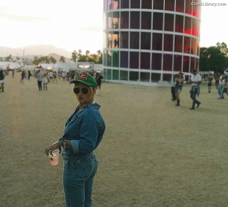 Emily Osment photo 11 of 419