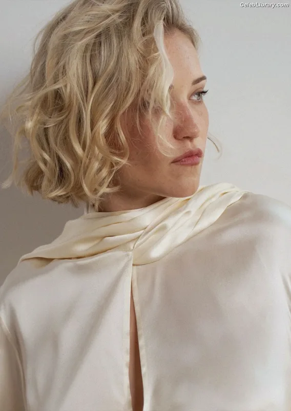 Emily Osment photo 14 of 419