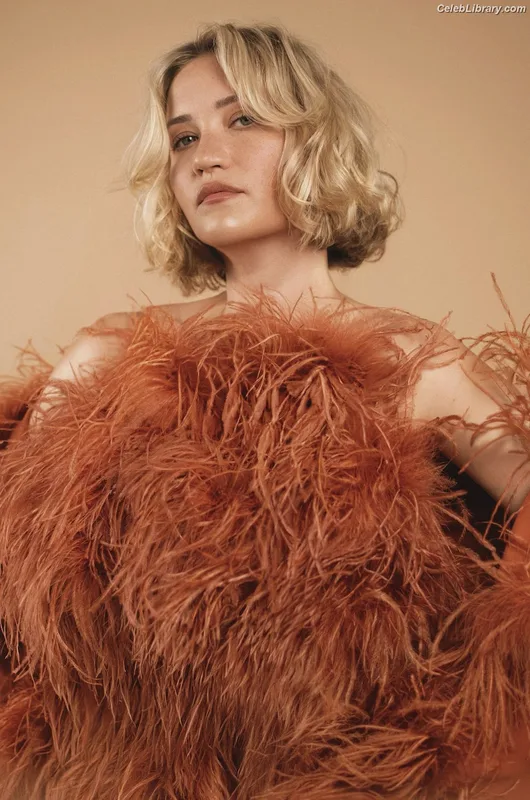 Emily Osment photo 15 of 419